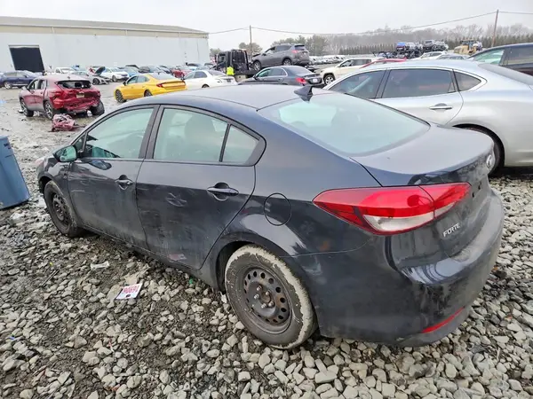 3KPFK4A73JE167484 2018 KIA FORTE - Image 2