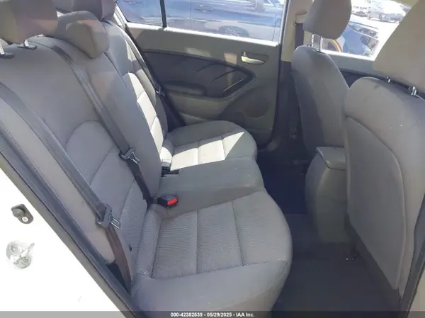3KPFK4A73JE168571 2018 KIA FORTE - Image 8