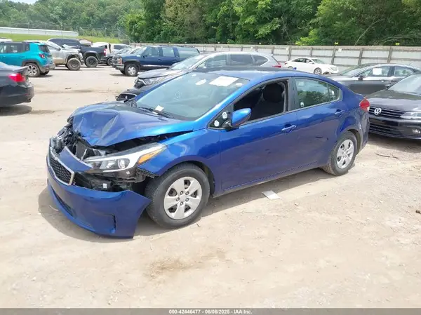 3KPFK4A73JE168764 2018 KIA FORTE - Image 2