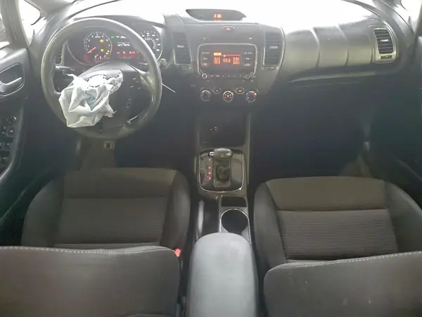 3KPFK4A73JE169025 2018 KIA FORTE - Image 8
