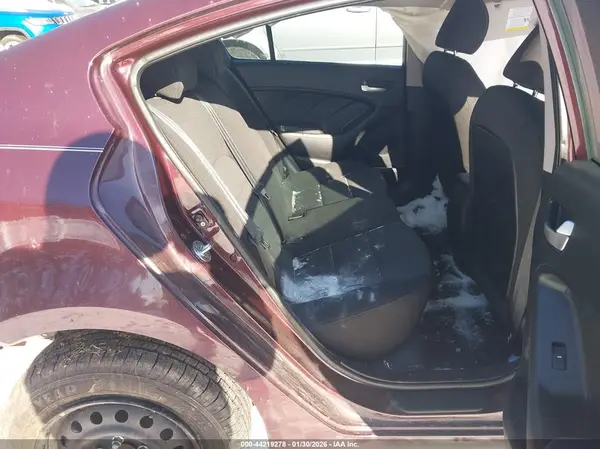 3KPFK4A73JE169347 2018 KIA FORTE - Image 8