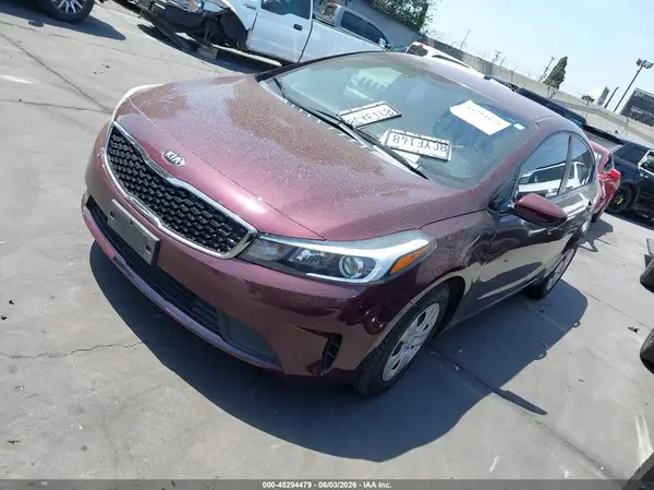 3KPFK4A73JE169705 2018 KIA FORTE - Image 2