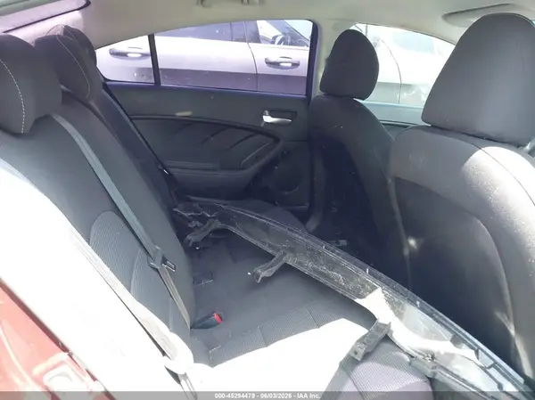 3KPFK4A73JE169705 2018 KIA FORTE - Image 8