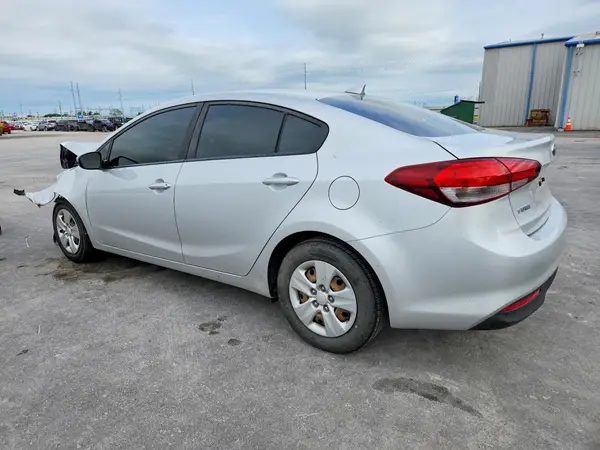 3KPFK4A73JE174712 2018 KIA FORTE - Image 2
