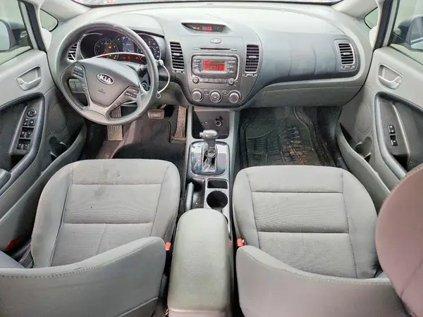 3KPFK4A73JE174712 2018 KIA FORTE - Image 8