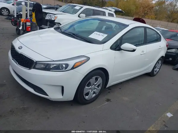 3KPFK4A73JE176170 2018 KIA FORTE - Image 2