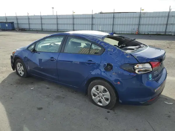 3KPFK4A73JE176508 2018 KIA FORTE - Image 2