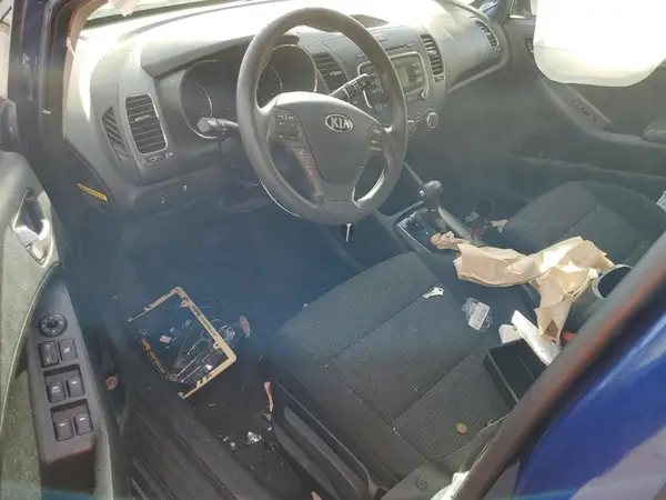 3KPFK4A73JE176508 2018 KIA FORTE - Image 8