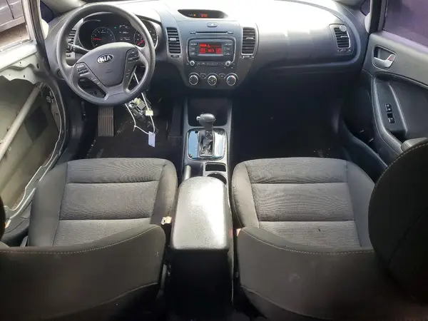 3KPFK4A73JE178100 2018 KIA FORTE - Image 8