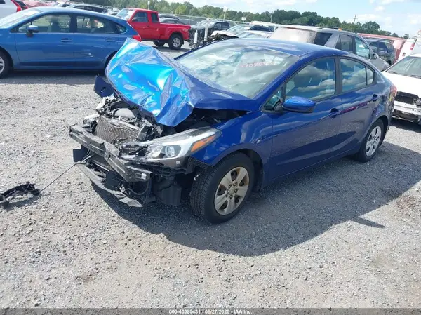 3KPFK4A73JE178792 2018 KIA FORTE - Image 2