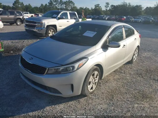 3KPFK4A73JE180350 2018 KIA FORTE - Image 2