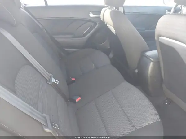 3KPFK4A73JE180350 2018 KIA FORTE - Image 8