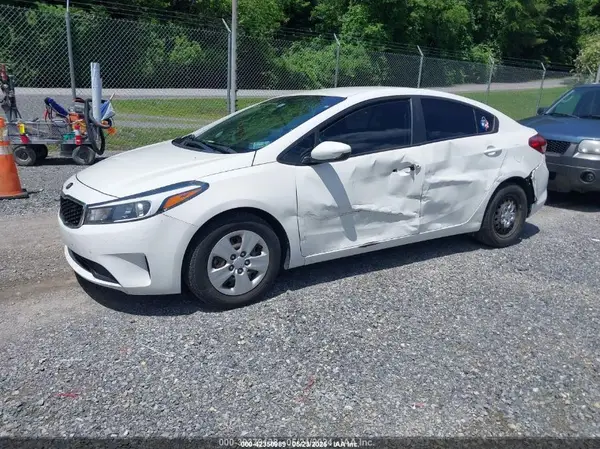 3KPFK4A73JE180543 2018 KIA FORTE - Image 2