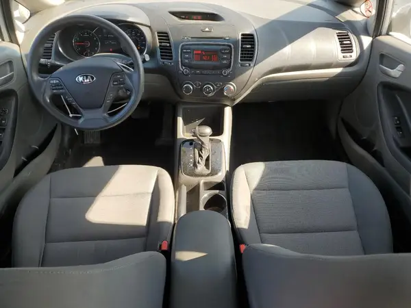 3KPFK4A73JE181689 2018 KIA FORTE - Image 8
