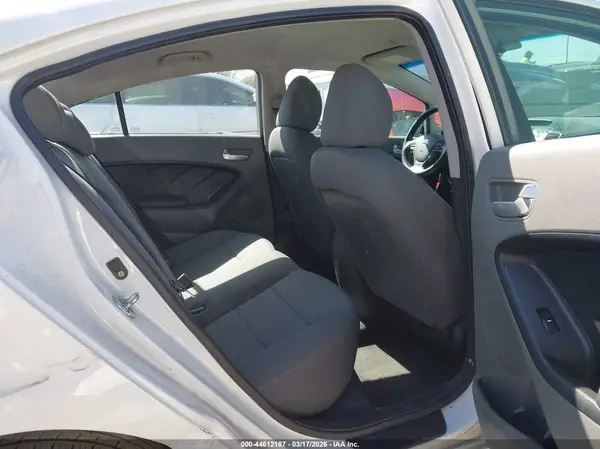 3KPFK4A73JE182535 2018 KIA FORTE - Image 8