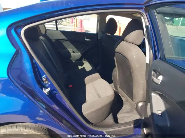 3KPFK4A73JE183703 2018 KIA FORTE - Image 8