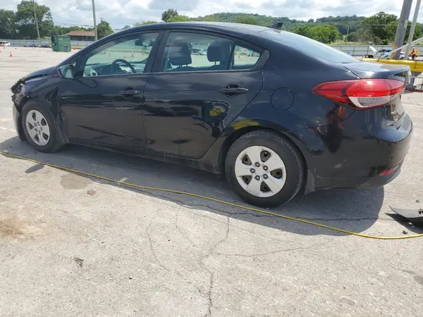 3KPFK4A73JE183734 2018 KIA FORTE - Image 2