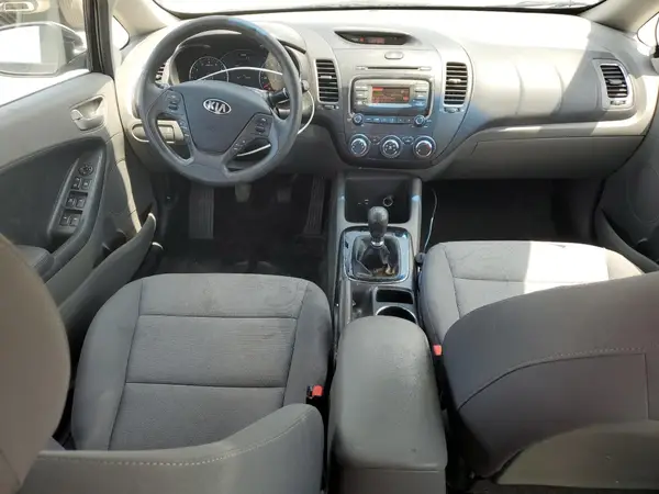 3KPFK4A73JE183734 2018 KIA FORTE - Image 8