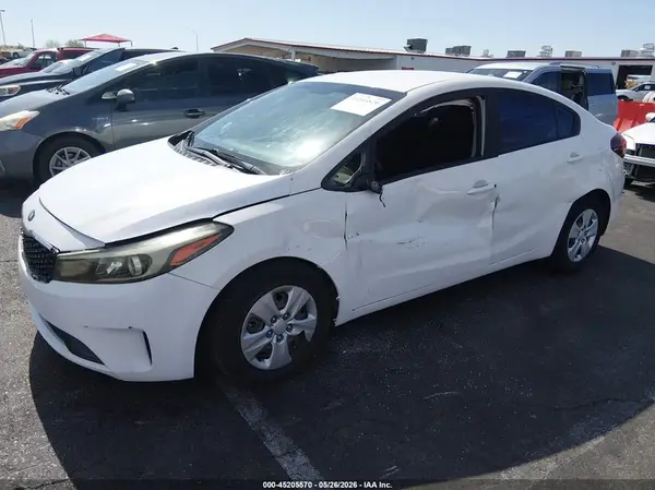 3KPFK4A73JE184916 2018 KIA FORTE - Image 2
