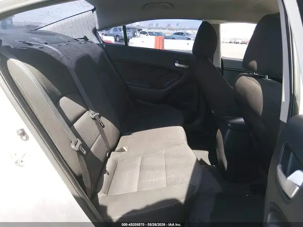 3KPFK4A73JE184916 2018 KIA FORTE - Image 8