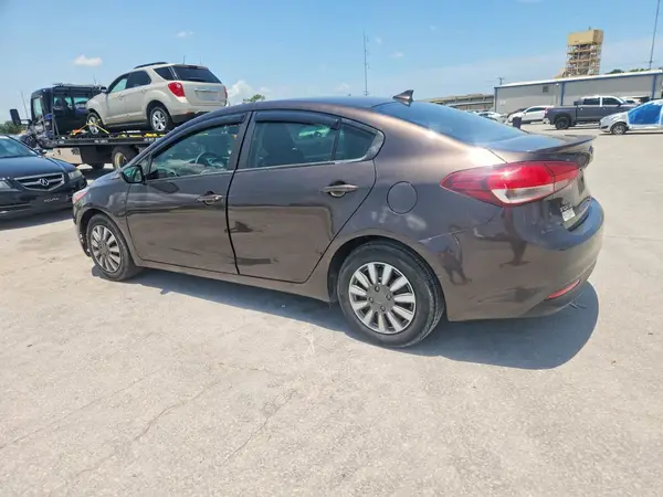3KPFK4A73JE185998 2018 KIA FORTE - Image 2