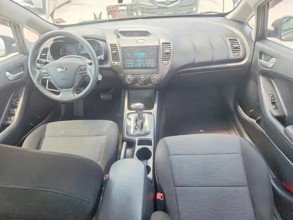 3KPFK4A73JE185998 2018 KIA FORTE - Image 8