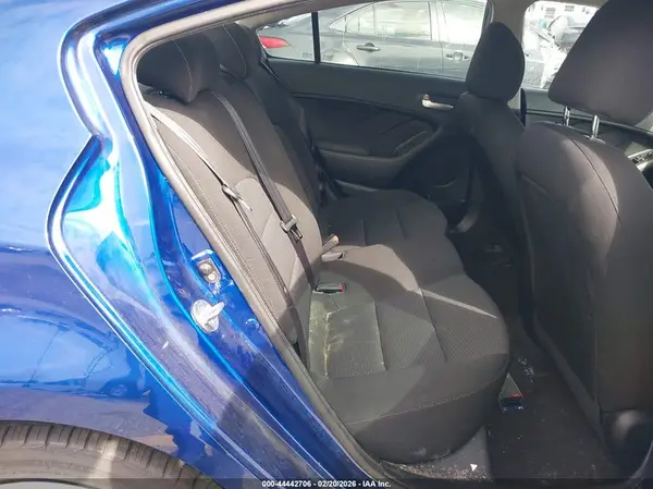 3KPFK4A73JE186889 2018 KIA FORTE - Image 8