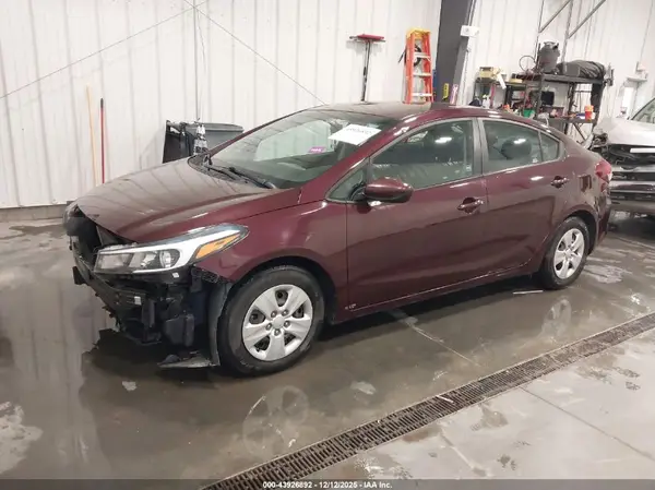 3KPFK4A73JE189114 2018 KIA FORTE - Image 2