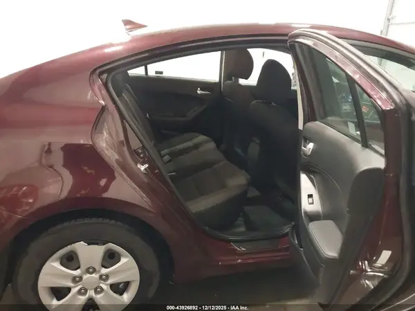 3KPFK4A73JE189114 2018 KIA FORTE - Image 8