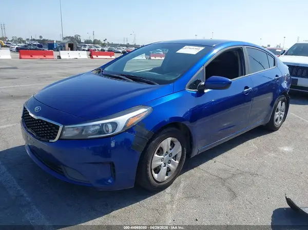 3KPFK4A73JE190215 2018 KIA FORTE - Image 2