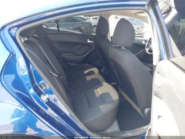 3KPFK4A73JE190215 2018 KIA FORTE - Image 8