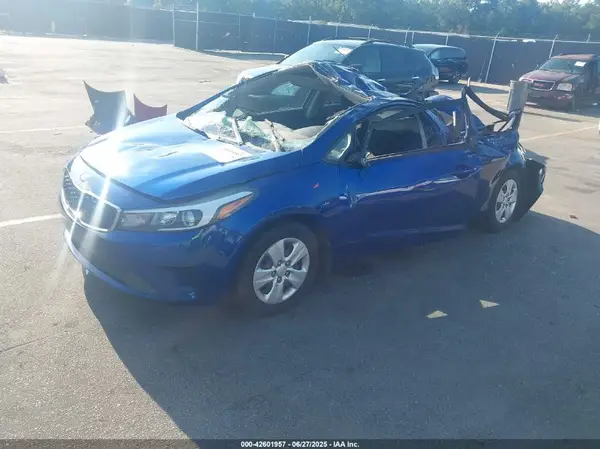 3KPFK4A73JE193387 2018 KIA FORTE - Image 2