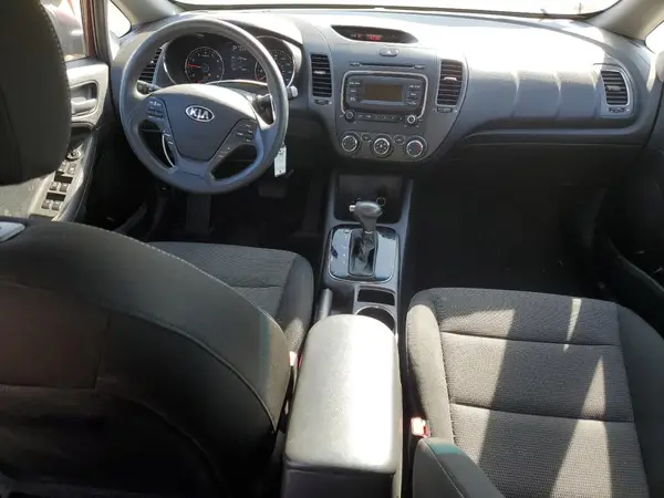 3KPFK4A73JE194622 2018 KIA FORTE - Image 8