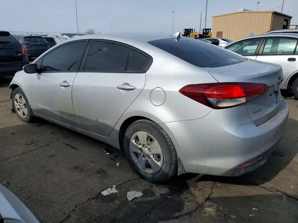 3KPFK4A73JE195284 2018 KIA FORTE - Image 2
