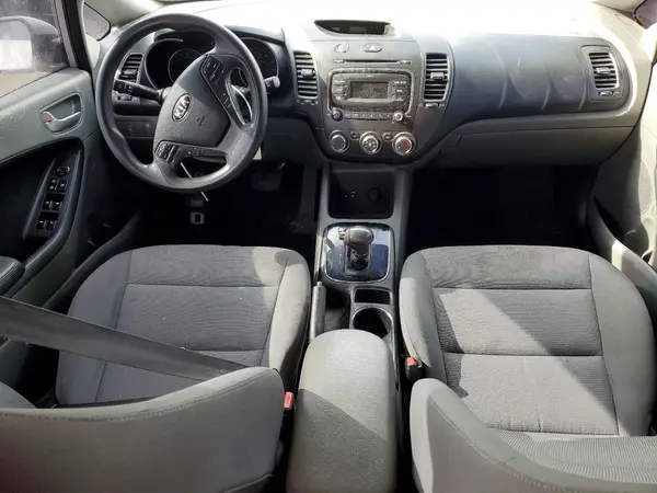 3KPFK4A73JE195284 2018 KIA FORTE - Image 8