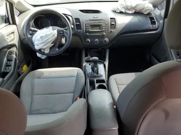 3KPFK4A73JE195298 2018 KIA FORTE - Image 8