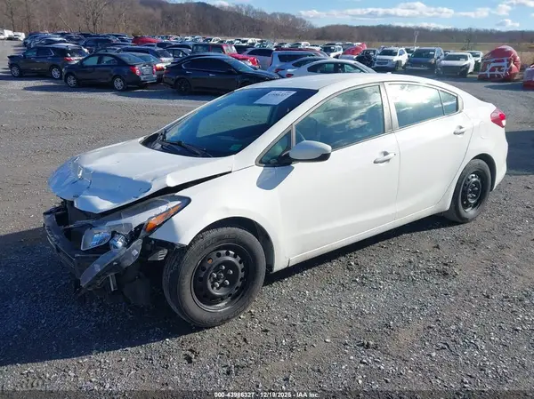 3KPFK4A73JE196242 2018 KIA FORTE - Image 2