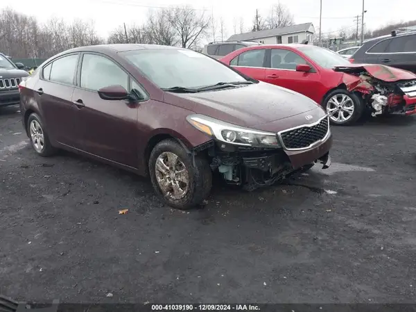 3KPFK4A73JE196743 2018 KIA FORTE - Image 1