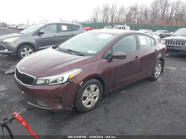 3KPFK4A73JE196743 2018 KIA FORTE - Image 2