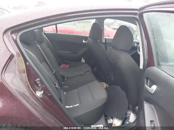 3KPFK4A73JE196743 2018 KIA FORTE - Image 8