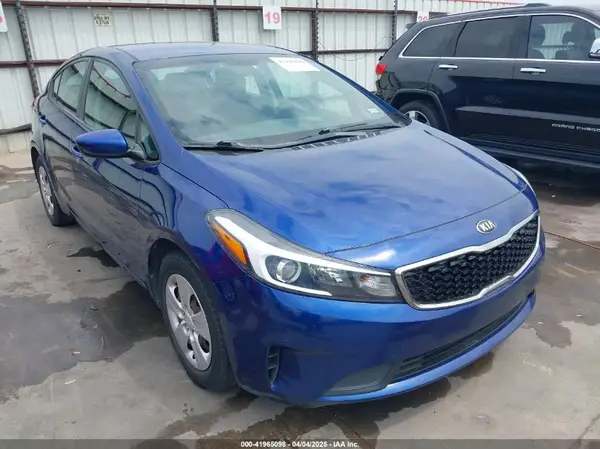 3KPFK4A73JE197651 2018 KIA FORTE - Image 1