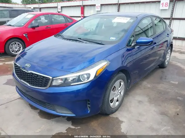 3KPFK4A73JE197651 2018 KIA FORTE - Image 2