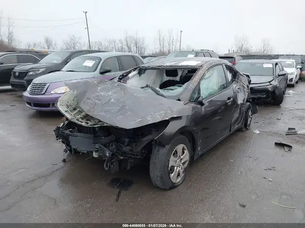 3KPFK4A73JE199111 2018 KIA FORTE - Image 2