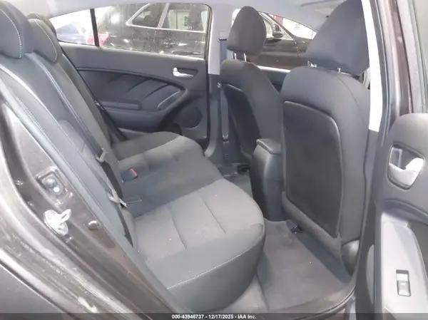 3KPFK4A73JE199240 2018 KIA FORTE - Image 8