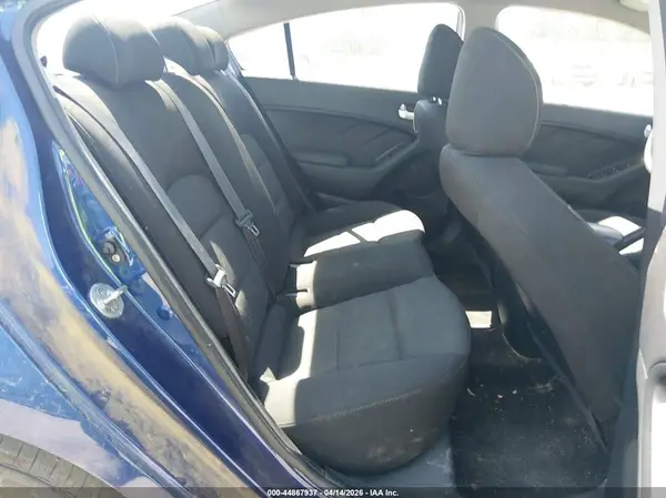 3KPFK4A73JE199366 2018 KIA FORTE - Image 8