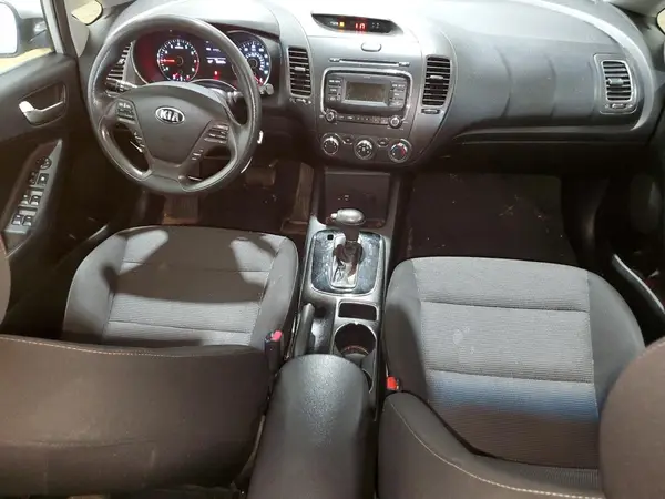 3KPFK4A73JE200080 2018 KIA FORTE - Image 8