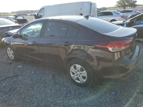 3KPFK4A73JE200984 2018 KIA FORTE - Image 2