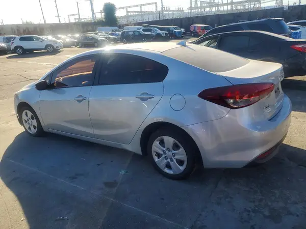 3KPFK4A73JE201097 2018 KIA FORTE - Image 2