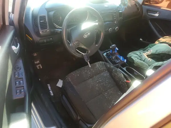 3KPFK4A73JE201097 2018 KIA FORTE - Image 8