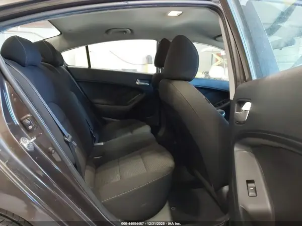 3KPFK4A73JE202007 2018 KIA FORTE - Image 8